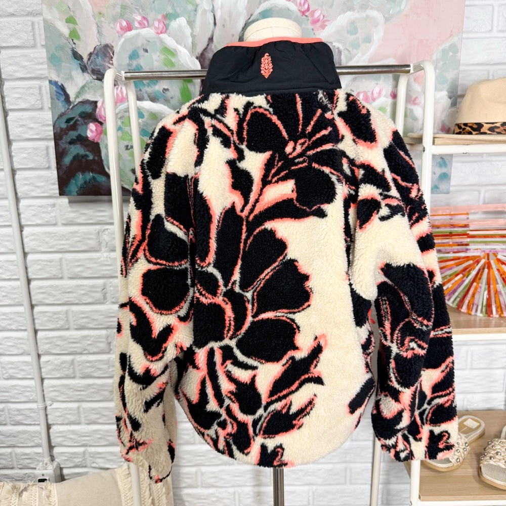 Free People Rocky Ridge Hit The Slopes Fleece Pullover Magnolia Floral Combo - Picture 6 of 7